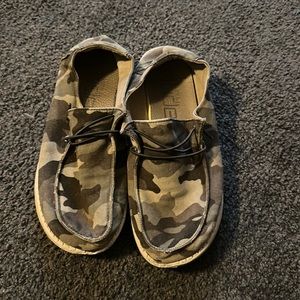 Hey Dudes Wendy camo size 9